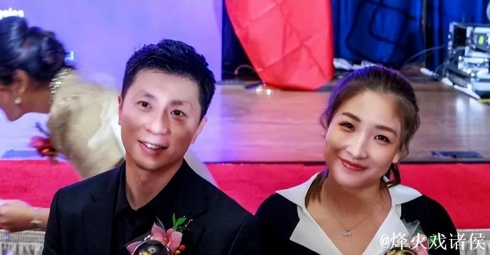 马龙刘诗雯三里屯同框，冷白皮龙队状态佳