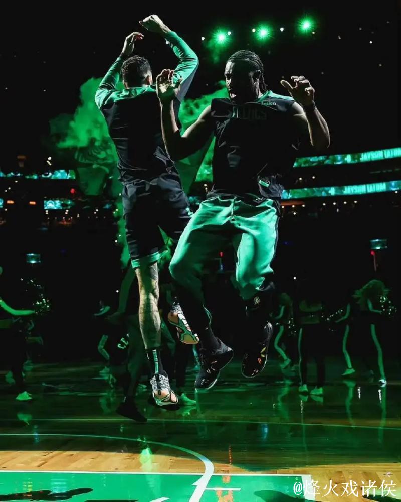 杰伦-布朗穿着个人品牌球鞋,空砍34分8篮板7助攻3盖帽 杰伦-布朗穿着个人品牌球鞋,空砍34分8篮板7助攻3盖帽