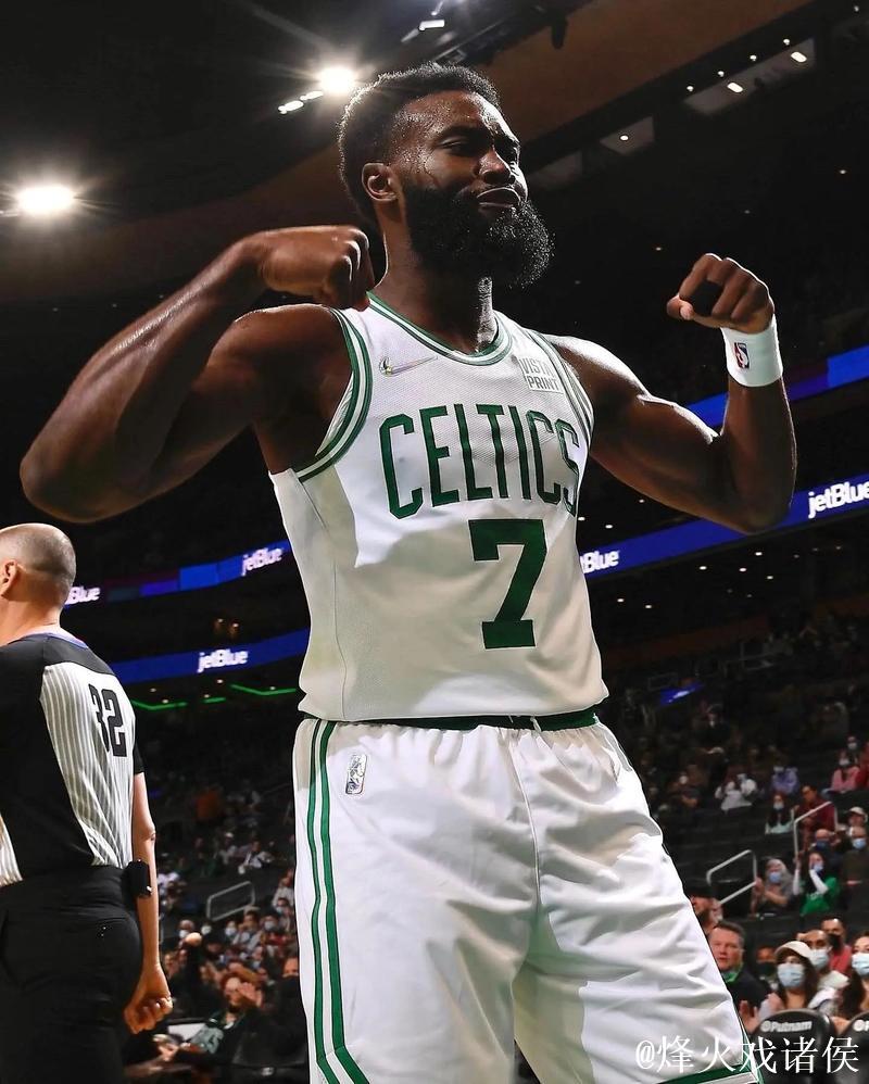 杰伦-布朗穿着个人品牌球鞋,空砍34分8篮板7助攻3盖帽 杰伦-布朗穿着个人品牌球鞋,空砍34分8篮板7助攻3盖帽