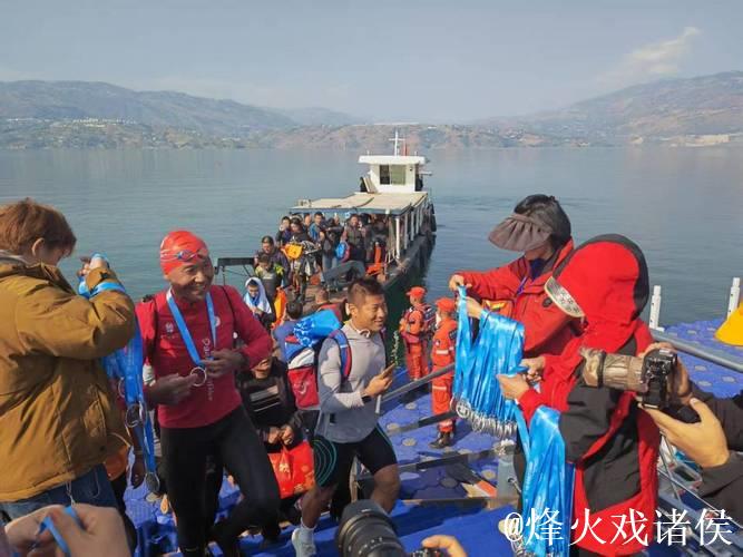 特写:新年“第一渡” 特写:新年“第一渡”
